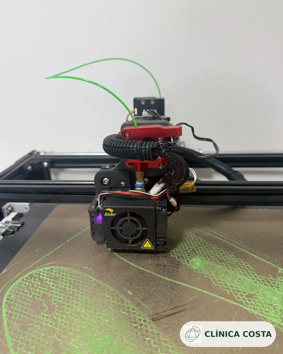 Impresora 3D profesional del laboratorio de plantillas de Clínica Costa